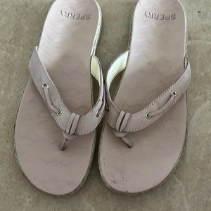 Sperry light pink flip flops